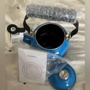 Le Creuset Marseille Kettle 1.25 Qt-New in box